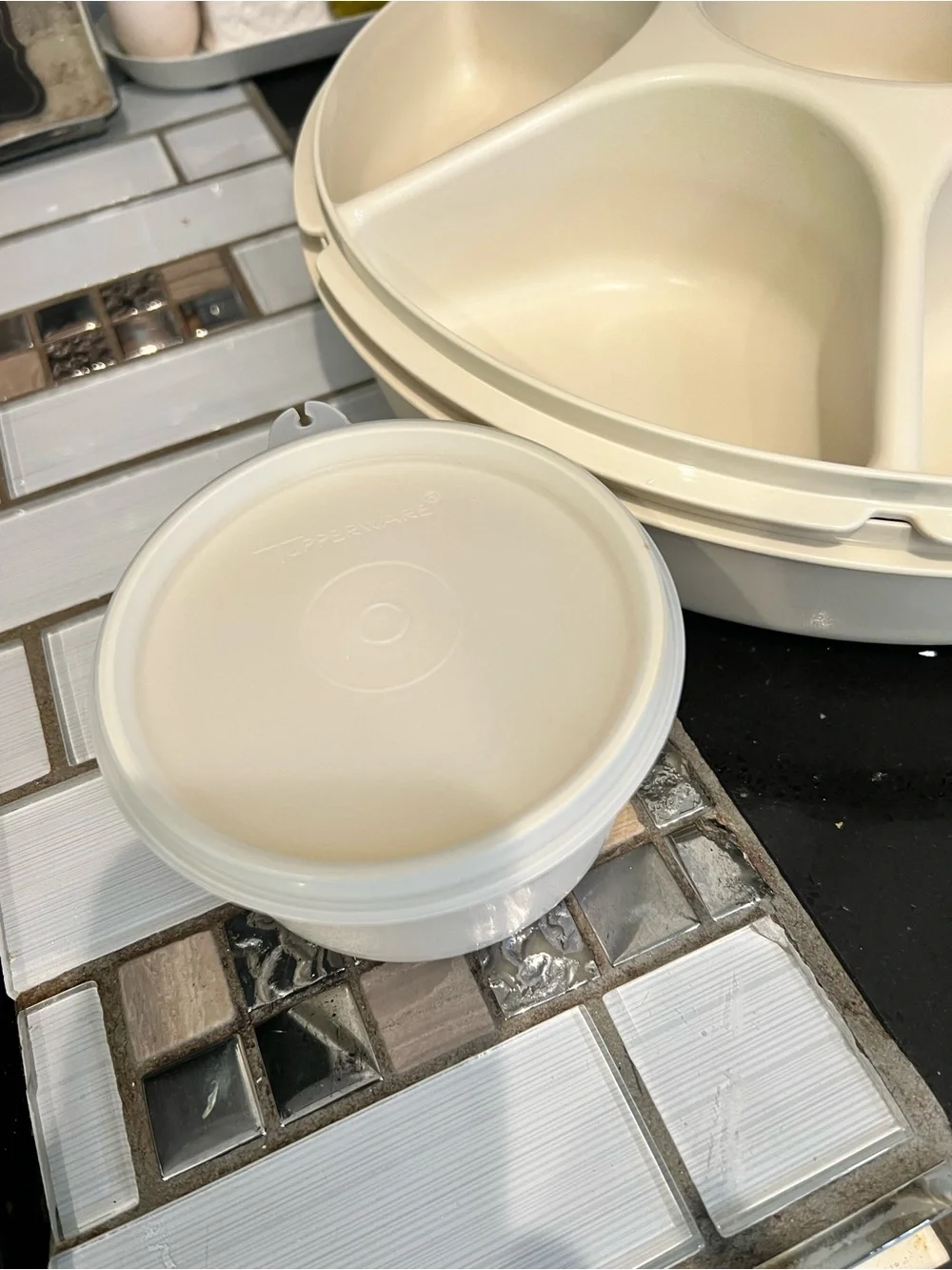 Tupperware Cream Divided Serving Tray with Central Lidded Dip Cup (4 pieces)